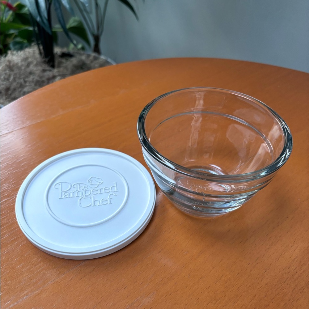 Pampered Chef glass measuring prep bowl
